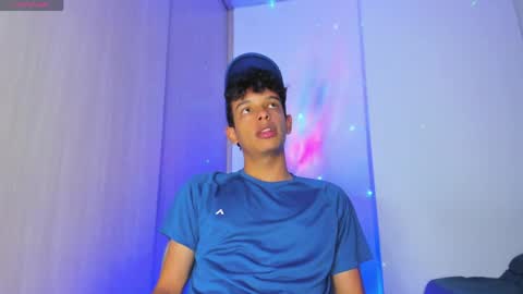 Snapshot of maxfrost1 chatting on April 18, 2026, 2:04 am Max online show from April 18, 2026, 2:04 am