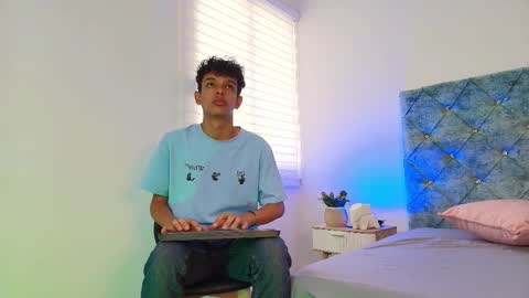 M A X F R O S T   online show from December 21, 2025, 7:10 pm