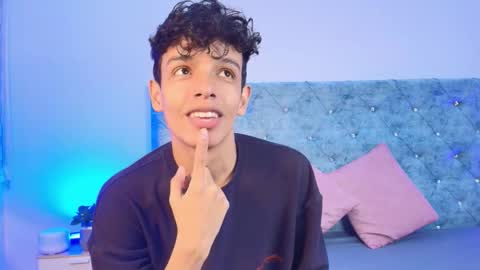 M A X F R O S T   online show from February 1, 2026, 7:12 pm