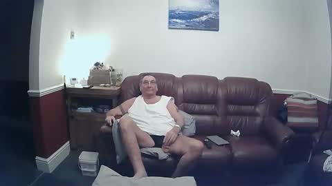 MAX online show from December 19, 2024, 1:28 am