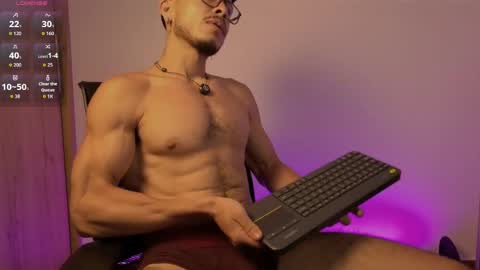 Snapshot of maxifit_ chatting on May 18, 2026, 9:26 am Mikael online show from May 18, 2026, 9:26 am