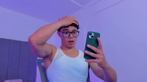 Snapshot of maxiimus__ chatting on November 4, 2025, 5:50 am Maximus online show from November 4, 2025, 5:50 am