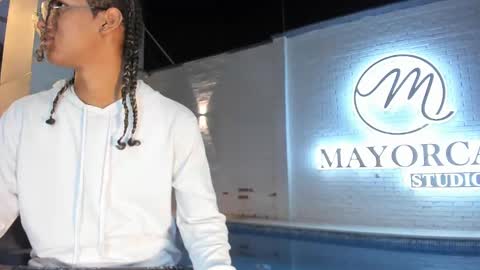 maxim online show from November 15, 2025, 4:54 am