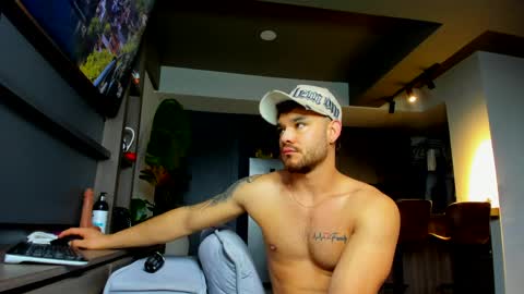 maximo_and_marcelo online show from April 30, 2026, 11:05 am