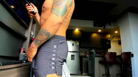 maximo_and_marcelo online show from June 22, 2026, 12:02 pm