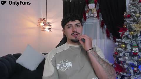 Snapshot of maximo_rodriguez chatting on January 8, 2025, 5:16 am Maximo online show from January 8, 2025, 5:16 am