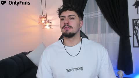 Snapshot of maximo_rodriguez chatting on February 3, 2025, 5:40 am Maximo online show from February 3, 2025, 5:40 am