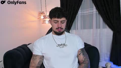 Snapshot of maximo_rodriguez chatting on March 4, 2025, 5:21 am Maximo online show from March 4, 2025, 5:21 am