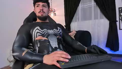 Snapshot of maximo_rodriguez chatting on October 27, 2025, 5:00 am Maximo online show from October 27, 2025, 5:00 am