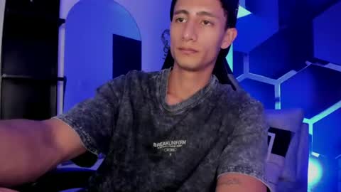 Snapshot of maximo_romano chatting on August 5, 2026, 7:17 pm Maximo online show from August 5, 2026, 7:17 pm