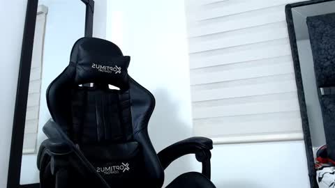 Snapshot of maximo_sebastian chatting on March 10, 2025, 5:22 am Maximo Sebastian online show from March 10, 2025, 5:22 am