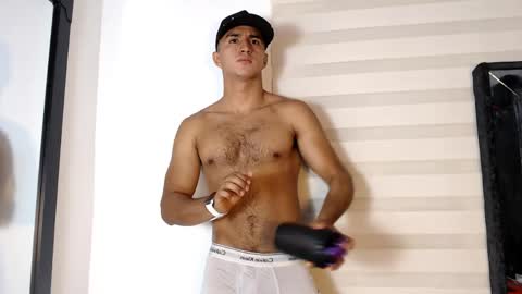 Maximo Sebastian online show from May 18, 2026, 1:56 am