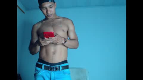 Snapshot of maximo_vega_new chatting on December 13, 2024, 8:15 pm Maximo Aron Vega online show from December 13, 2024, 8:15 pm