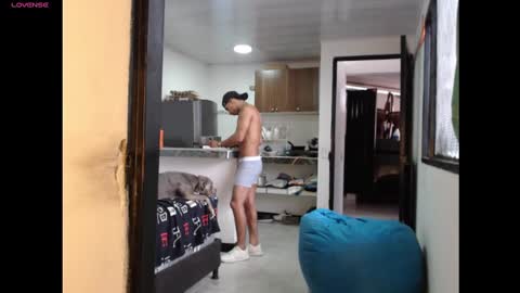 Snapshot of maximo_vega_new chatting on December 23, 2024, 3:55 pm Maximo Aron Vega online show from December 23, 2024, 3:55 pm