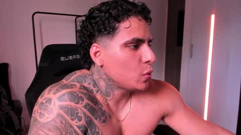 Maximoscott online show from November 22, 2025, 8:19 pm