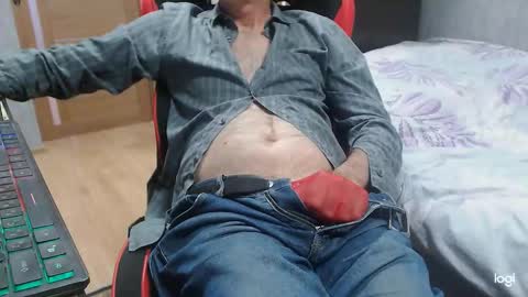 Snapshot of maximus3334 chatting on October 8, 2025, 12:25 pm maximus3334 online show from October 8, 2025, 12:25 pm