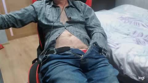 Snapshot of maximus3334 chatting on October 13, 2025, 11:21 am maximus3334 online show from October 13, 2025, 11:21 am