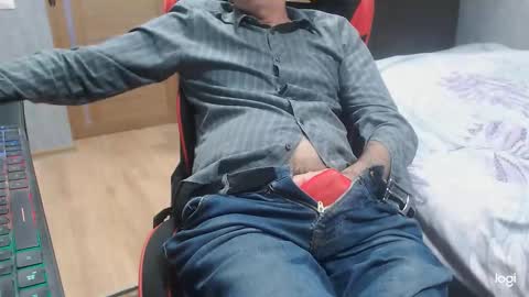 Snapshot of maximus3334 chatting on October 15, 2025, 11:32 am maximus3334 online show from October 15, 2025, 11:32 am