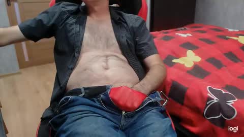 Snapshot of maximus3334 chatting on October 17, 2025, 9:45 am maximus3334 online show from October 17, 2025, 9:45 am