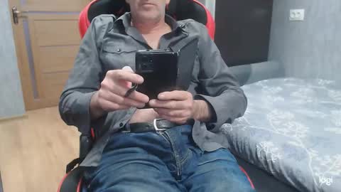 Snapshot of maximus3334 chatting on November 3, 2025, 1:12 pm maximus3334 online show from November 3, 2025, 1:12 pm