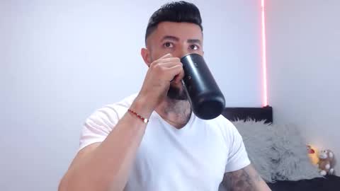 Independent Model online show from September 21, 2025, 3:08 am