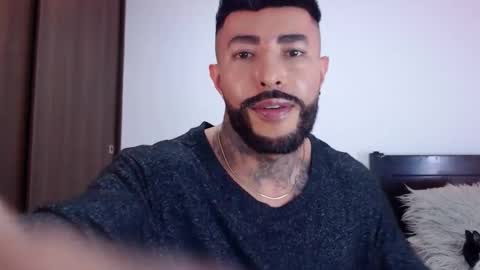 Independent Model online show from October 18, 2025, 5:32 am