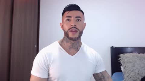 Independent Model online show from November 29, 2025, 5:21 am