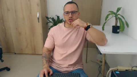 Snapshot of maximussantorini chatting on April 30, 2026, 11:09 pm maximus online show from April 30, 2026, 11:09 pm