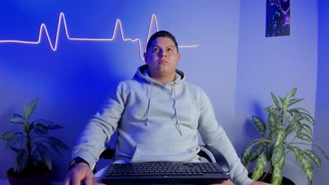 Snapshot of maximussteel_ chatting on November 10, 2025, 11:42 am Maximus online show from November 10, 2025, 11:42 am