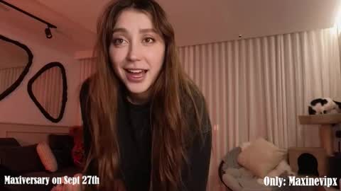 Snapshot of maxine_8 chatting on September 26, 2025, 12:14 am Maxine online show from September 26, 2025, 12:14 am