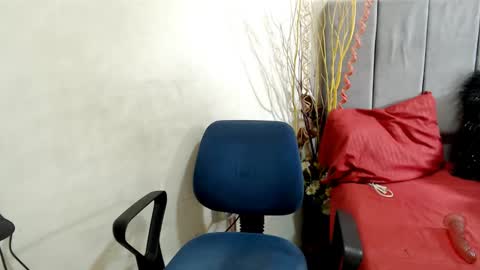 maxinesex_ online show from December 4, 2024, 2:37 pm
