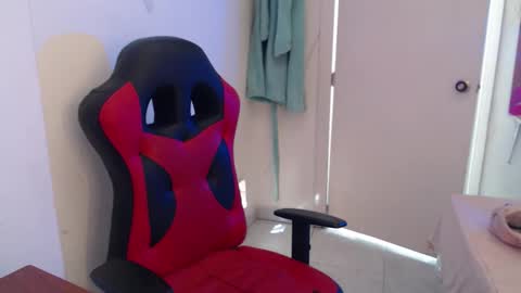 Snapshot of maxinesex_ chatting on February 28, 2026, 1:45 pm maxinesex_ online show from February 28, 2026, 1:45 pm