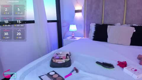 Maxi Rogers online show from December 1, 2025, 11:26 am