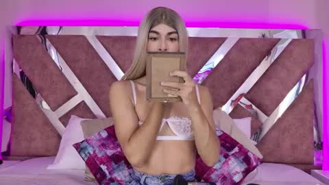 Maxi Rogers online show from May 4, 2026, 11:28 am