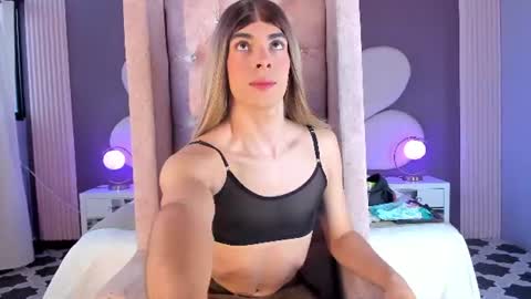 Maxi Rogers online show from July 6, 2026, 11:29 am