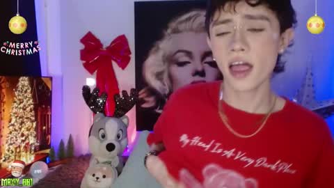 Snapshot of maxiy_001 chatting on December 3, 2024, 7:54 am Max online show from December 3, 2024, 7:54 am