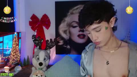 Snapshot of maxiy_001 chatting on December 4, 2024, 7:39 am Max online show from December 4, 2024, 7:39 am
