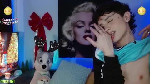 Snapshot of maxiy_001 chatting on December 14, 2024, 10:24 am Max online show from December 14, 2024, 10:24 am