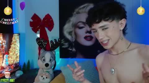 Snapshot of maxiy_001 chatting on December 16, 2024, 11:01 am Max online show from December 16, 2024, 11:01 am