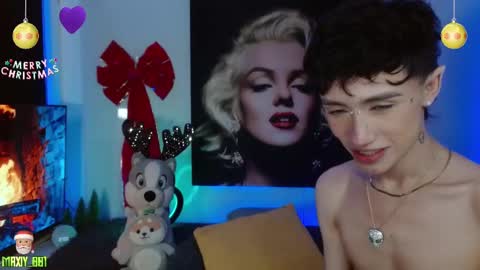 Snapshot of maxiy_001 chatting on December 18, 2024, 7:58 am Max online show from December 18, 2024, 7:58 am