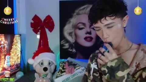 Snapshot of maxiy_001 chatting on December 20, 2024, 6:19 am Max online show from December 20, 2024, 6:19 am