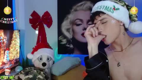 Snapshot of maxiy_001 chatting on December 20, 2024, 9:21 am Max online show from December 20, 2024, 9:21 am