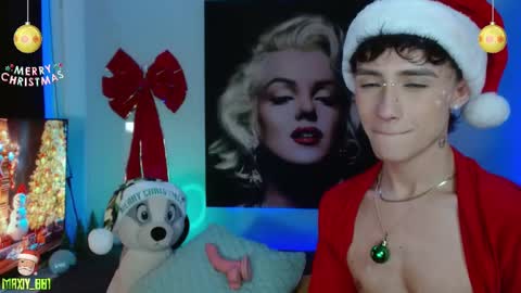 Snapshot of maxiy_001 chatting on December 21, 2024, 11:44 am Max online show from December 21, 2024, 11:44 am