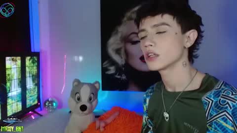 Snapshot of maxiy_001 chatting on March 8, 2025, 4:45 am Max online show from March 8, 2025, 4:45 am