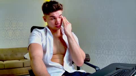 MaxKaiden online show from March 4, 2026, 5:57 am