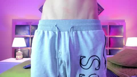 Max Owen  online show from December 5, 2024, 9:28 pm