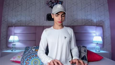 Max Owen  online show from December 8, 2024, 6:17 pm