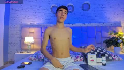 Max Owen  online show from December 17, 2024, 7:48 pm