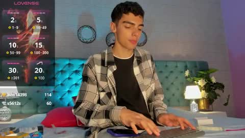 Max Owen  online show from January 27, 2025, 11:43 pm