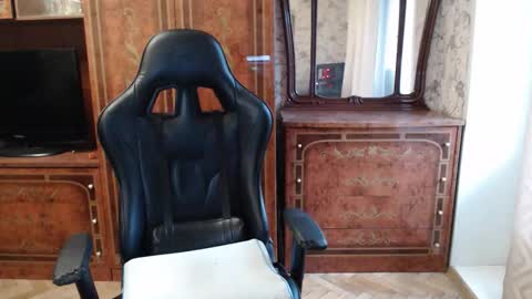 Max online show from November 4, 2025, 9:19 am